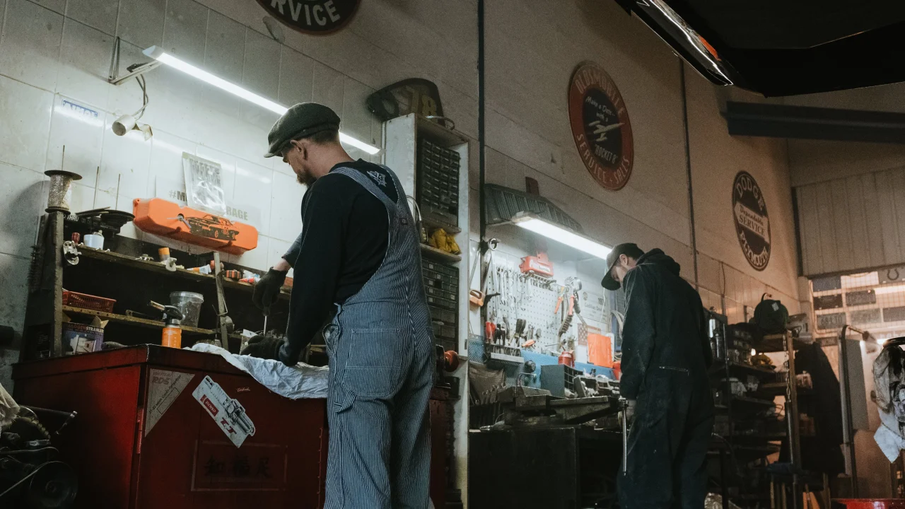 Garage workplaces